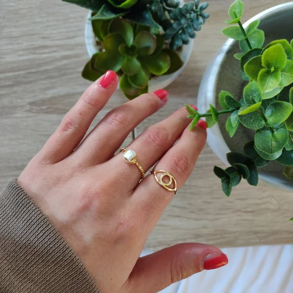 3/$20 HOWLITE CRYSTAL RING - Picture 2 of 3